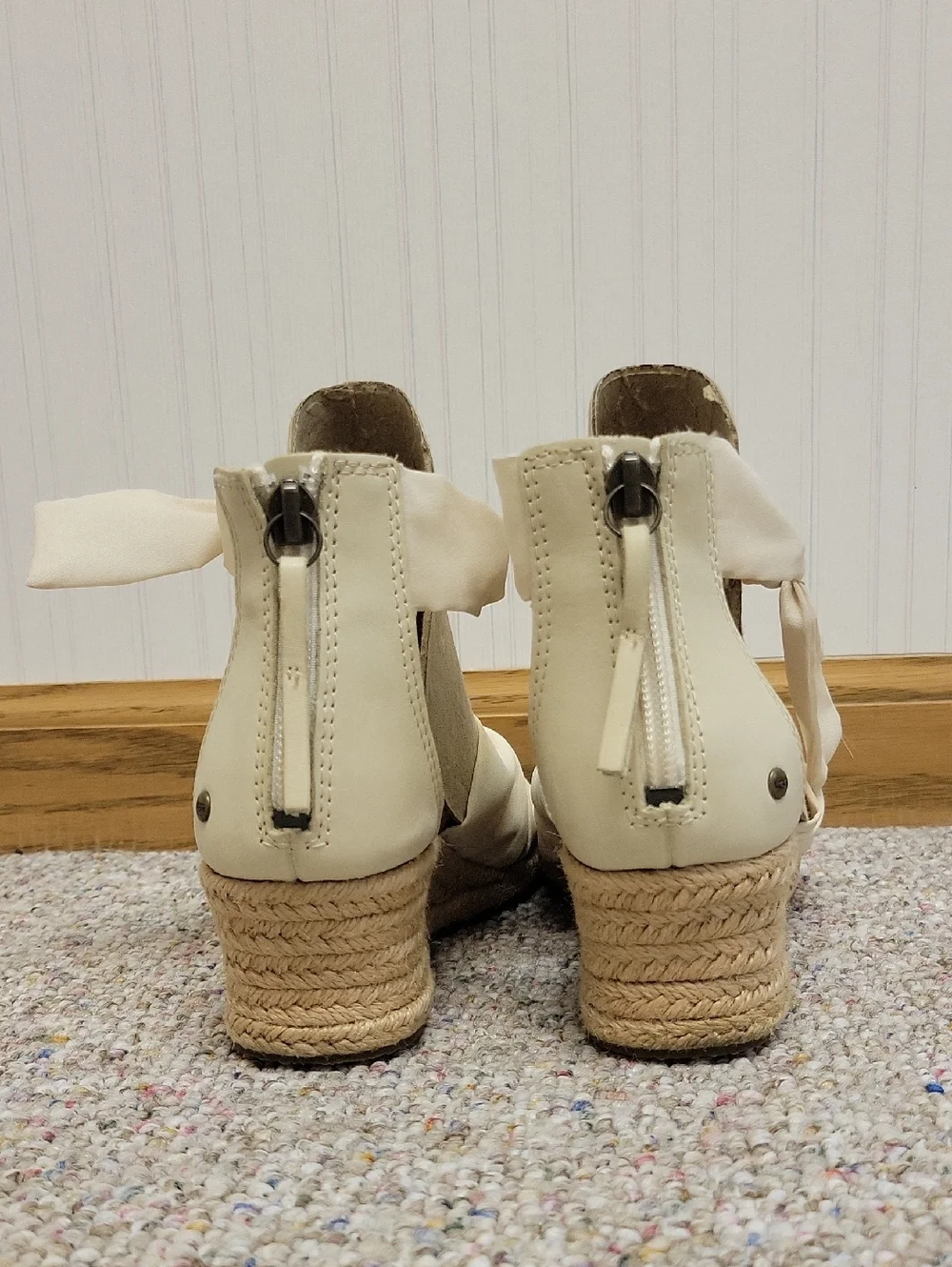 Ugg Yarrow Women's Cream Silk Tie-Strap Espadrille Wedge Sandals Sz 6.5 Summer